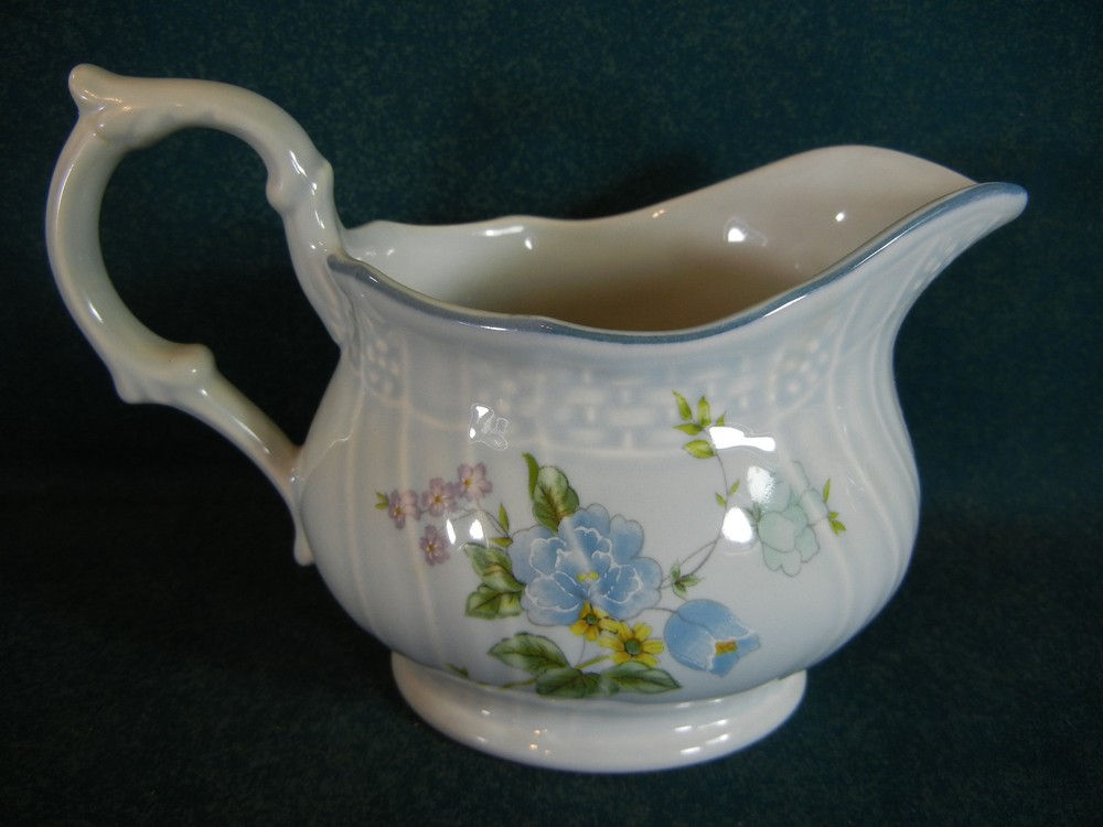 Mikasa Michelle D2501 Creamer
