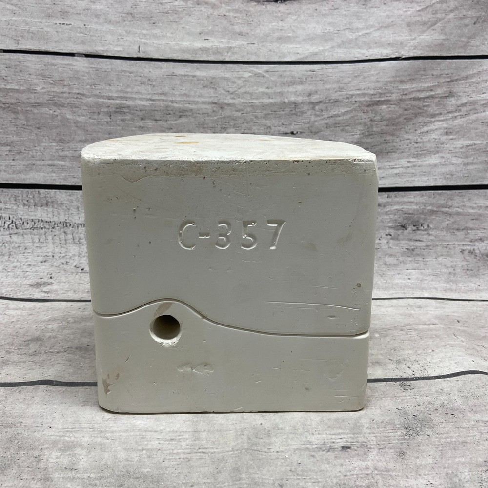 Vintage Unbranded Ceramic Cast Mold Halloween Ghost With Hat #C-357