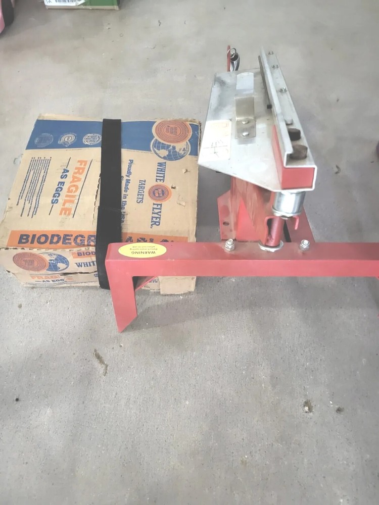 Clay target thrower & Clay Targets