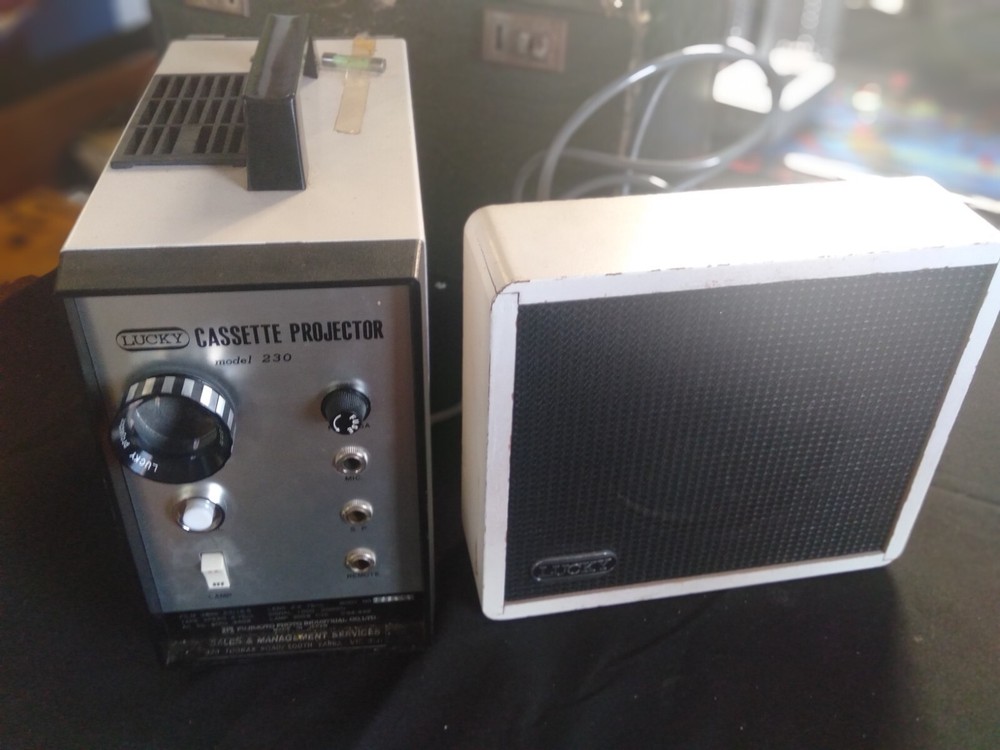 Lucky Cassette Projector Model 230 - Vintage projector