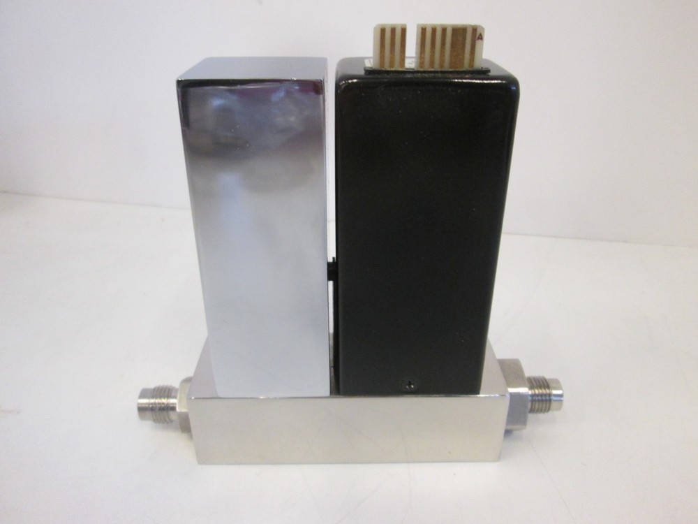 Unit Instruments, UFC-2000, Mass Flow Controller, 10 SLM, N2O, Used