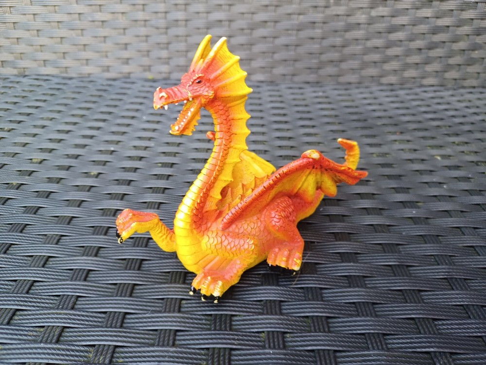 ELC Power Dragon pull back wheels Britains Deetail Dungeons & Dragons