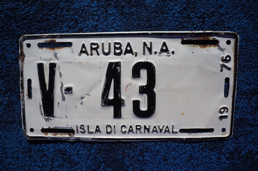 1976 ARUBA License Plate - ISLA DI CARNAVAL
