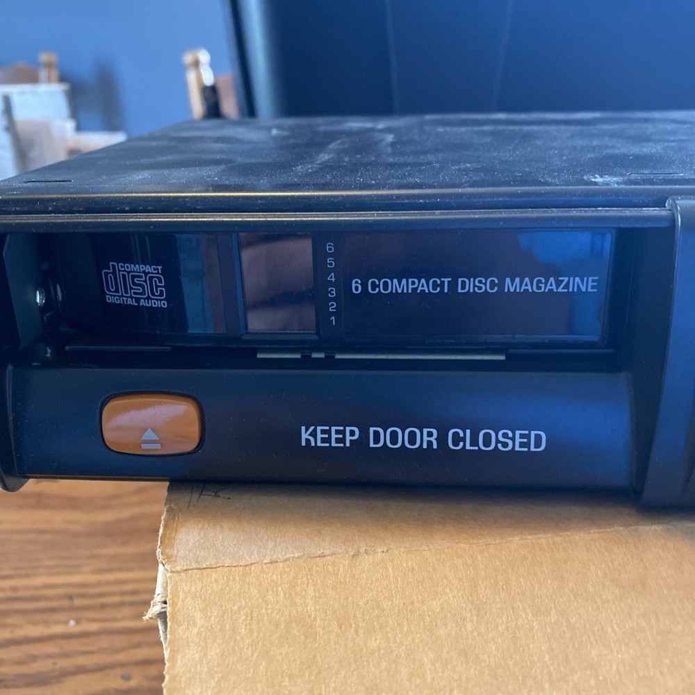 (190) 6 Compact Disk CD CHANGER PLAYER