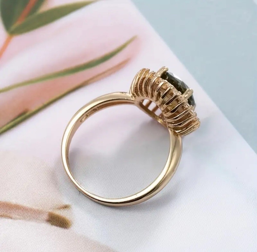 Unique Dramatic Style Peridot And Gold Statement Cocktail Ring sz 7 2️⃣