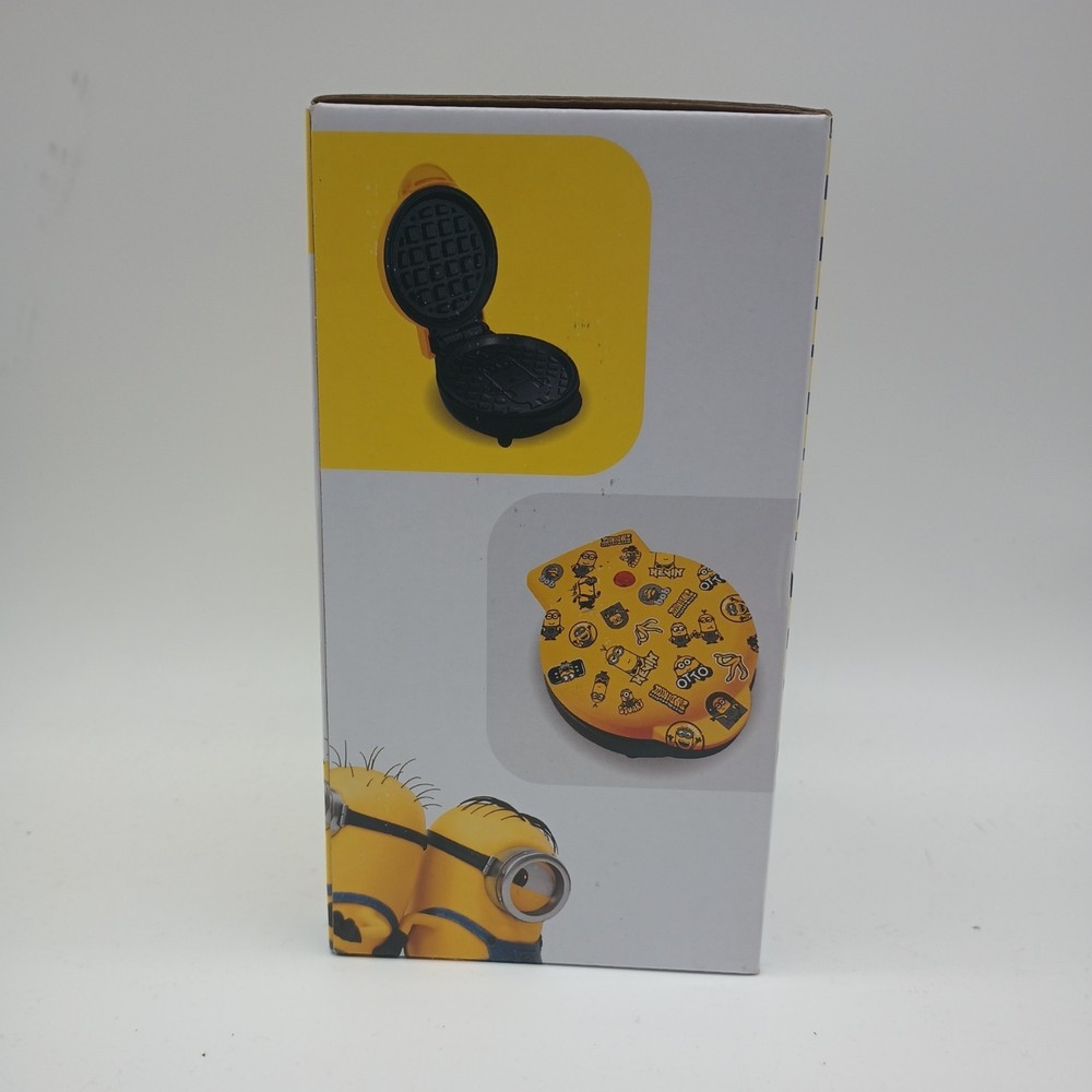 Uncanny Brands Minions Mini Waffle Maker
