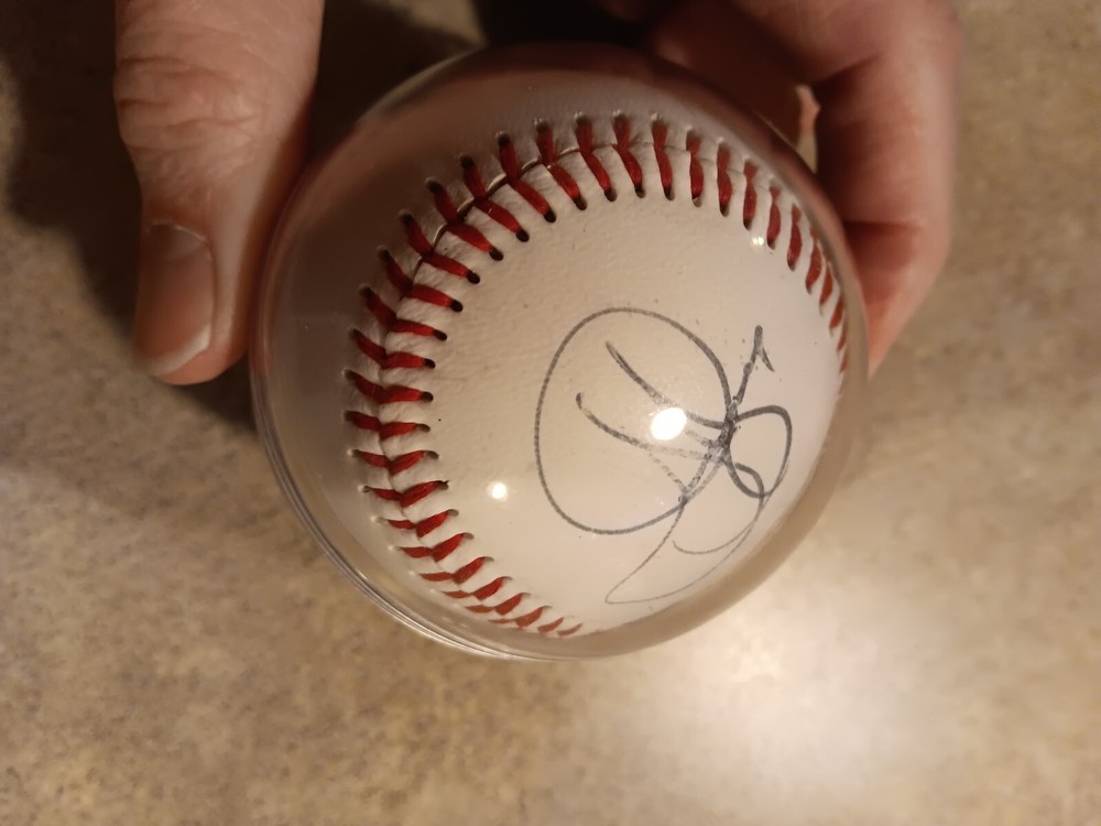 Baseball in case facsimile or real signatures in case