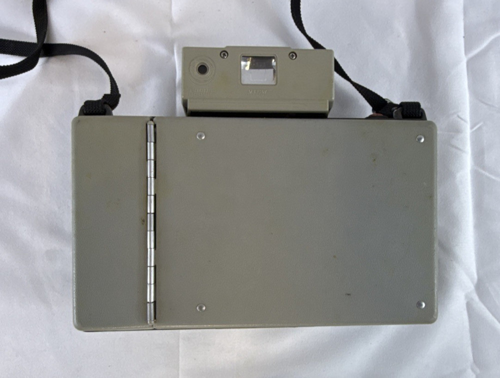 Vintage Polaroid Automatic 220 Land Camera with Case Manual Flash Untested