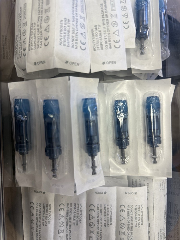 JeuDerm DERMACELL PEN Microchanneling Blue White Includes Cleaning Brush