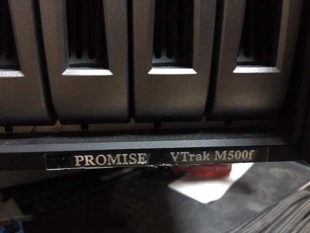 PROMISE VTRAK M500F No HDD SCSI RAID ARRAY SATA DRIVE with Caddy