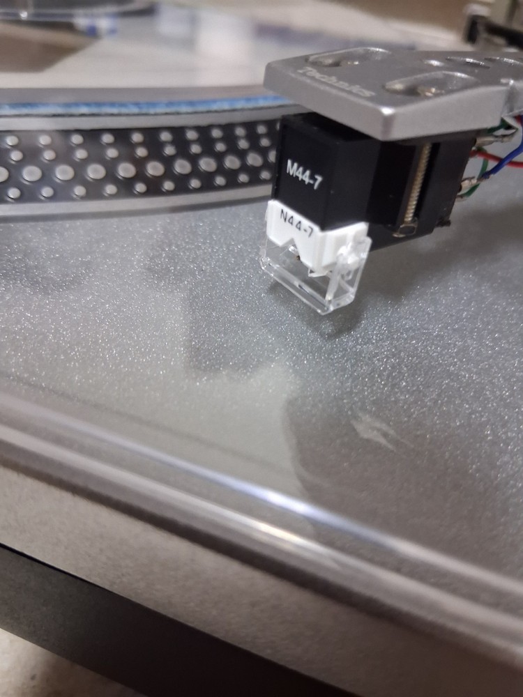 Technics SL1200Mk2 Turntable - Refurbished and Fully Functional