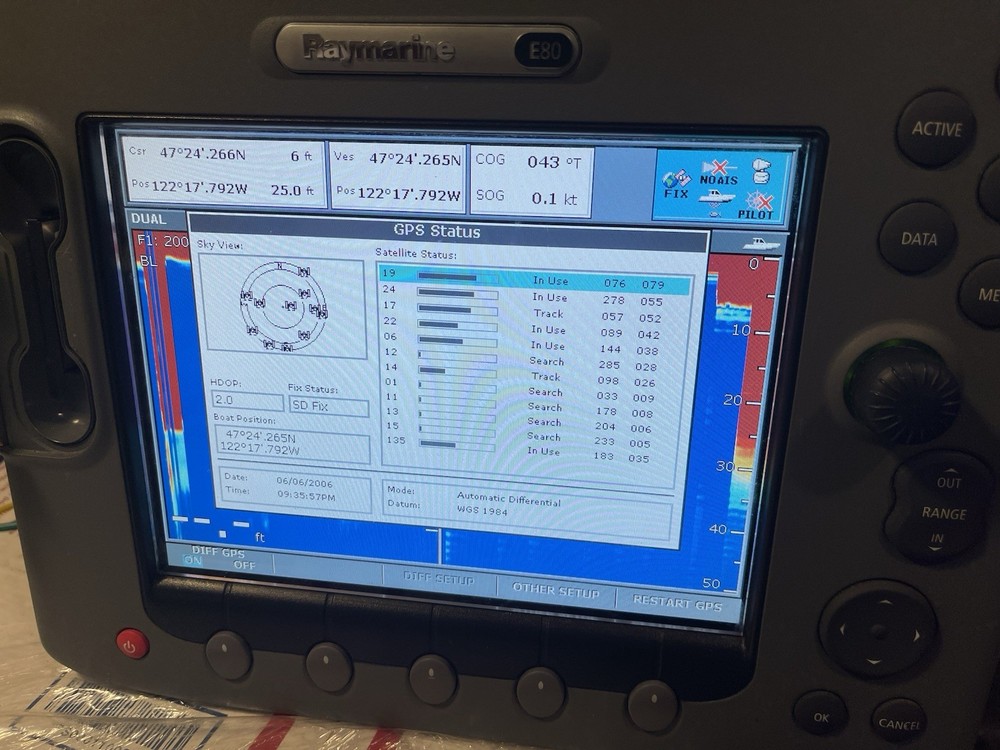 Raymarine E80 GPS/Chartplotter/MFD Great Condition with power cable and suncover