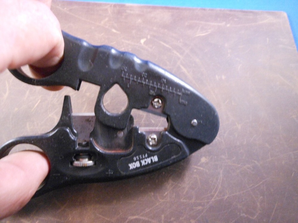 Black Box FT116 UTP / STP / Flat Cable Wire Cutter & Stripper Tool