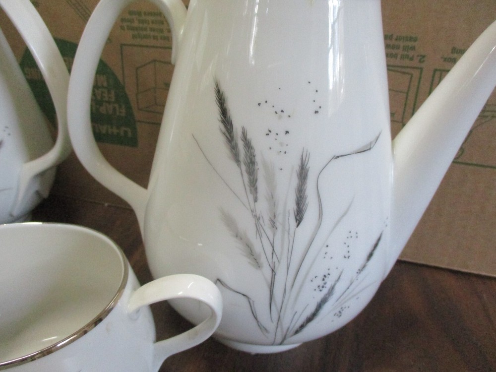Ceres (Coupe) by EASTERLING 74 Piece Set Service for 8
