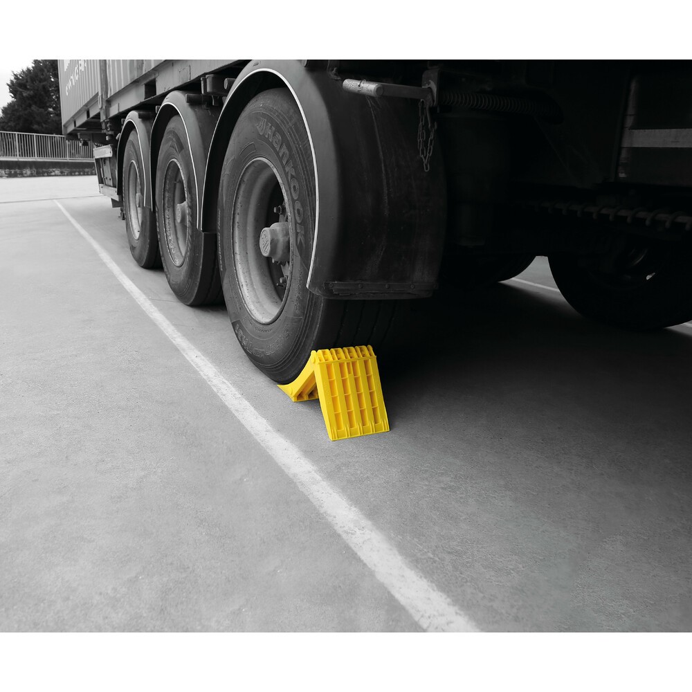 Origamy, foldable thermoplastic wheel chock, DIN76051-E53