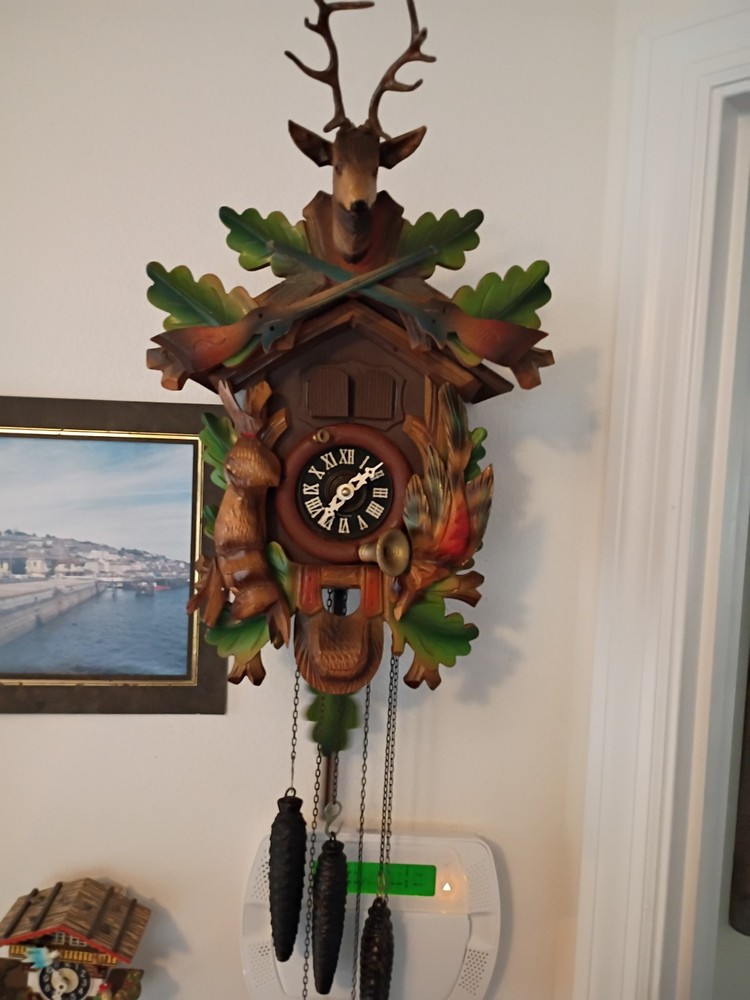 ANTIQUE MUSICAL HUNTER CUCKOO CLOCK...WORKING.... READ INFO