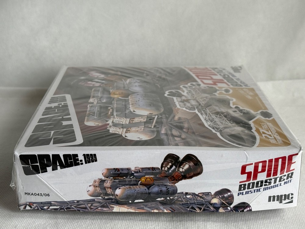 MPC Space: 1999 Eagle SPINE BOOSTER 1/48 Scale Model Kit MKA043/06