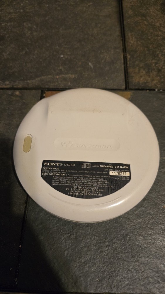 Sony Psyc White Walkman Portable CD Player (Don’t Work ) Please Read