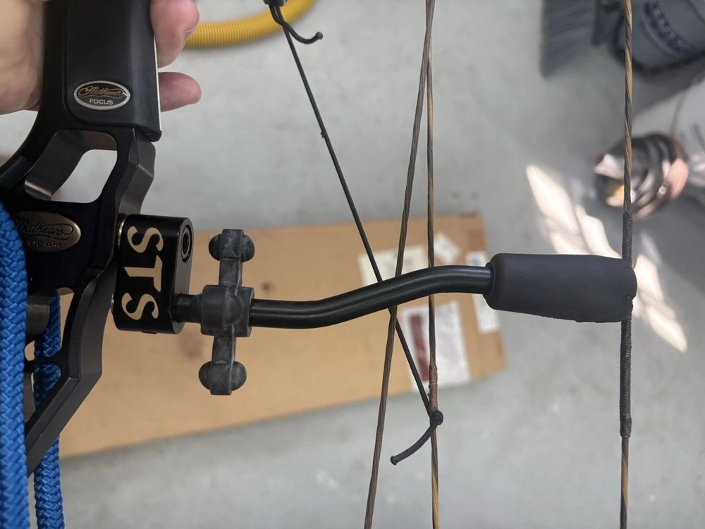 Mathews Triumph Target Compound Bow 65lbs 30in Black Right Hand