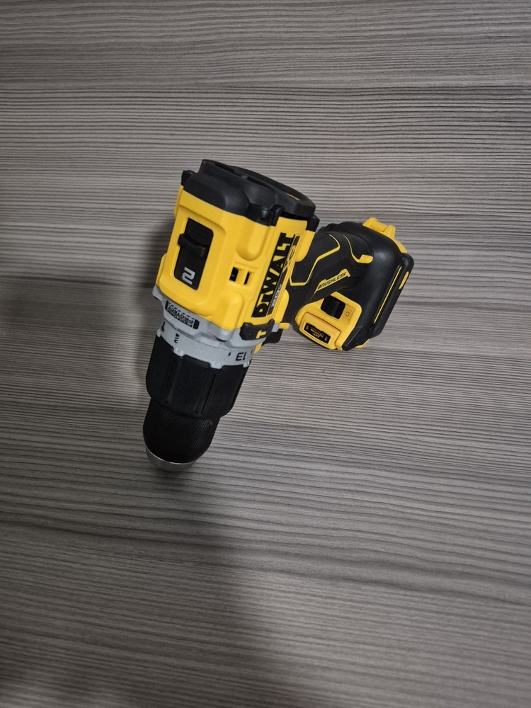 DeWALT DCD806 20V XR 1/2" Brushless Hammer Drill/Driver (TOOL ONLY) ....