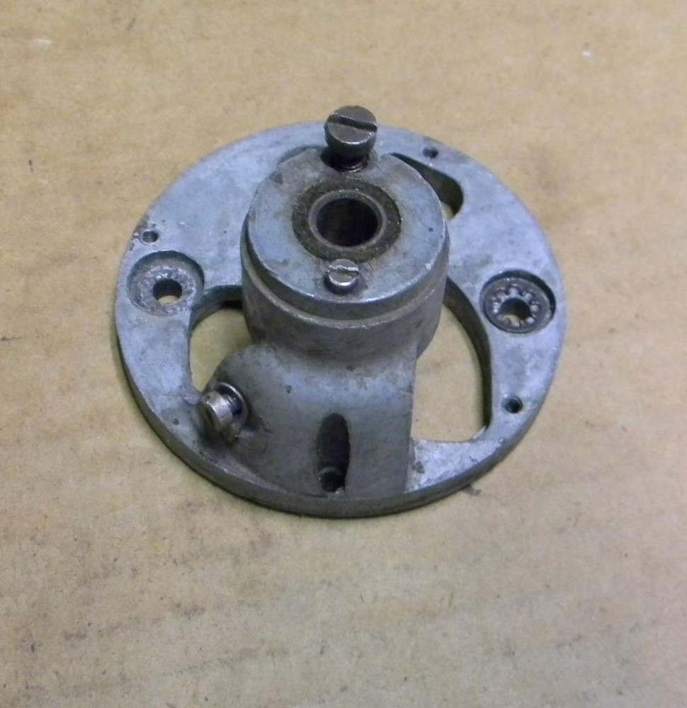 LUCAS E3 DYMAMO COMMUTATOR END BRACKET 200215