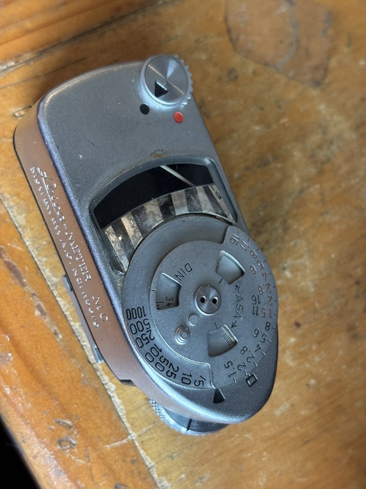 Leica MC Meter , working! Reacting to light.
