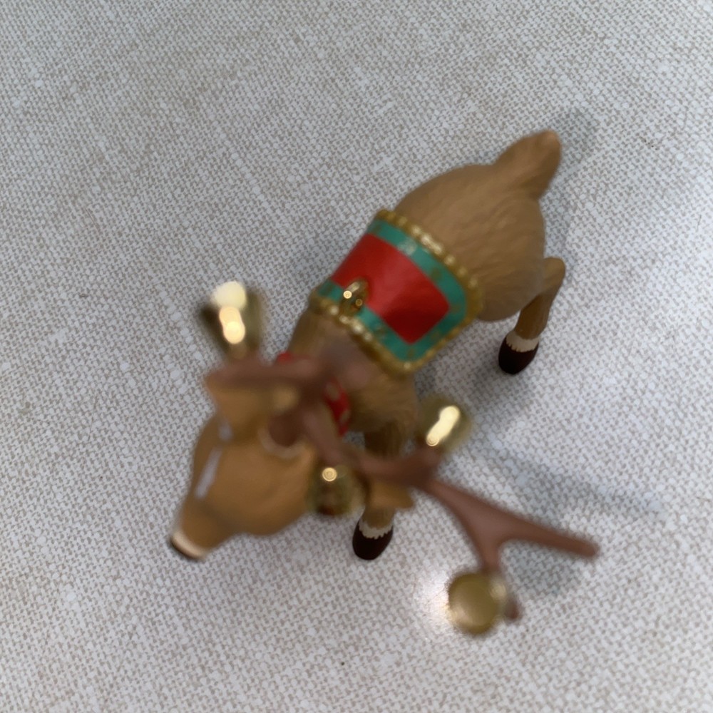 Hallmark Keepsake Ringing Reindeer 2000 Deer Ornament Figurine VTG