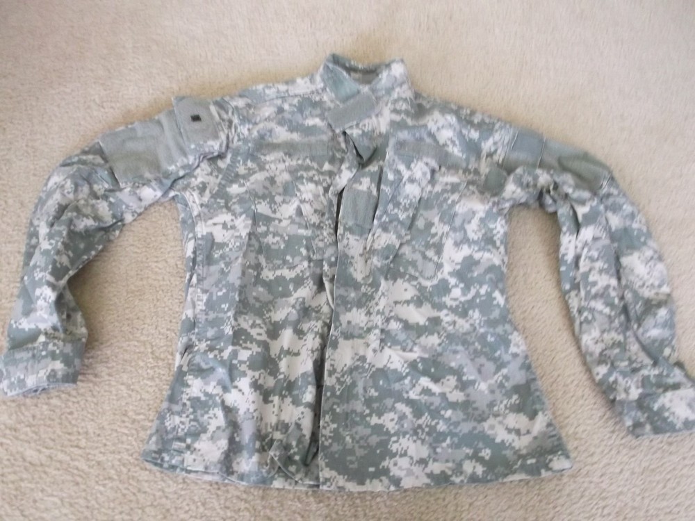 US MILITARY ARMY  ACU TOP COAT SIZE SMALL- SHORT