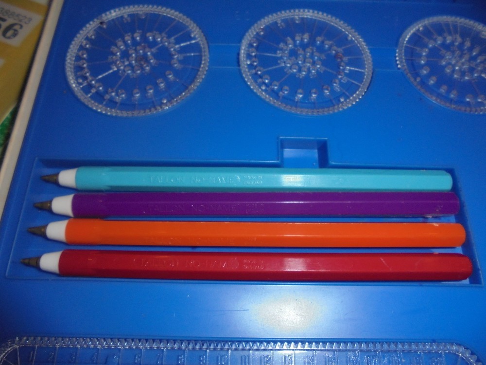 Vintage SUPER Spirograph - WITH ORIGINAL PENS - Missing Some Cogs - (Y252)