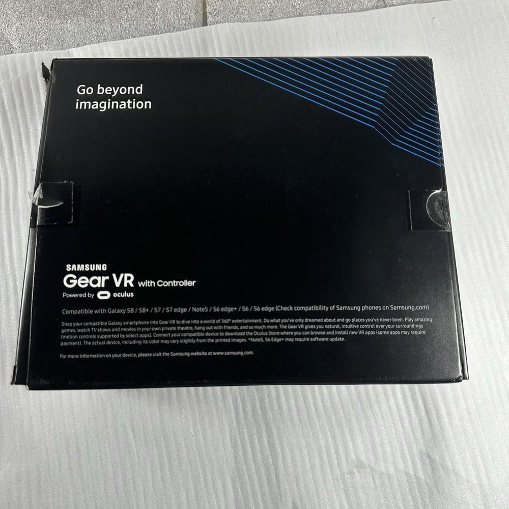 Samsung Gear VR Headset with Remote Controller SM-R324 Oculus Original Box
