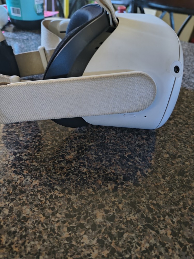 Oculus Meta Quest 2 VR Headset 128GB White Headset Only
