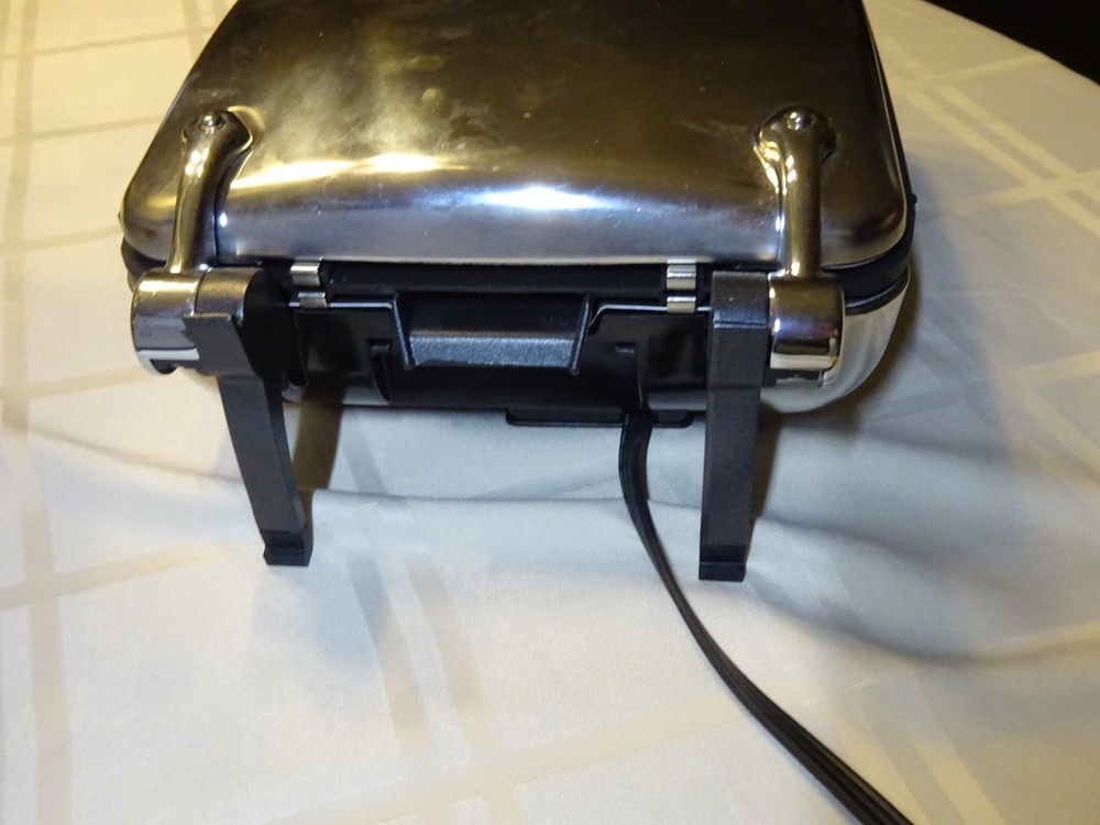 All-Clad 4-Slice Digital Waffle Maker with Removable Plates Model WD824D51