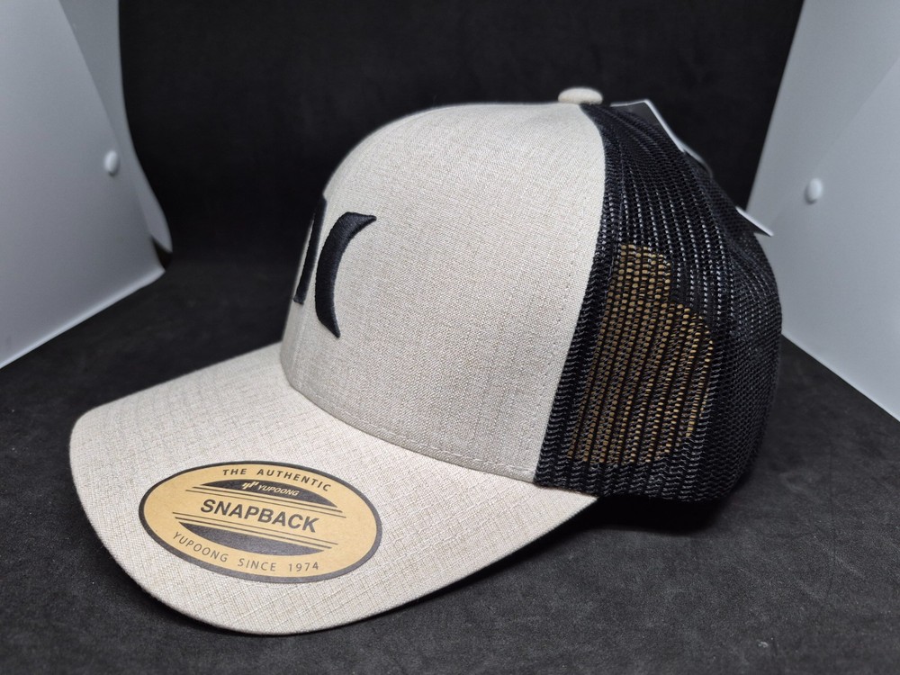 Hurley Mens adjustable snapback authentic trucker hat clasics Beige Black