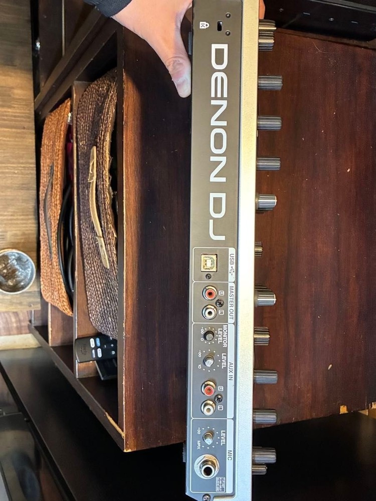 Denon DJ MC2000 2-Channel DJ Controller Serato DJ Lite Beat Sync Scratch Tested