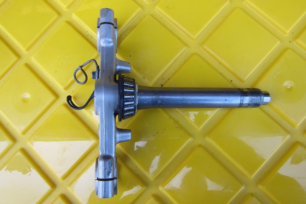 1997 SUZUKI GS500 E GS BOTTOM TRIPLE TREE