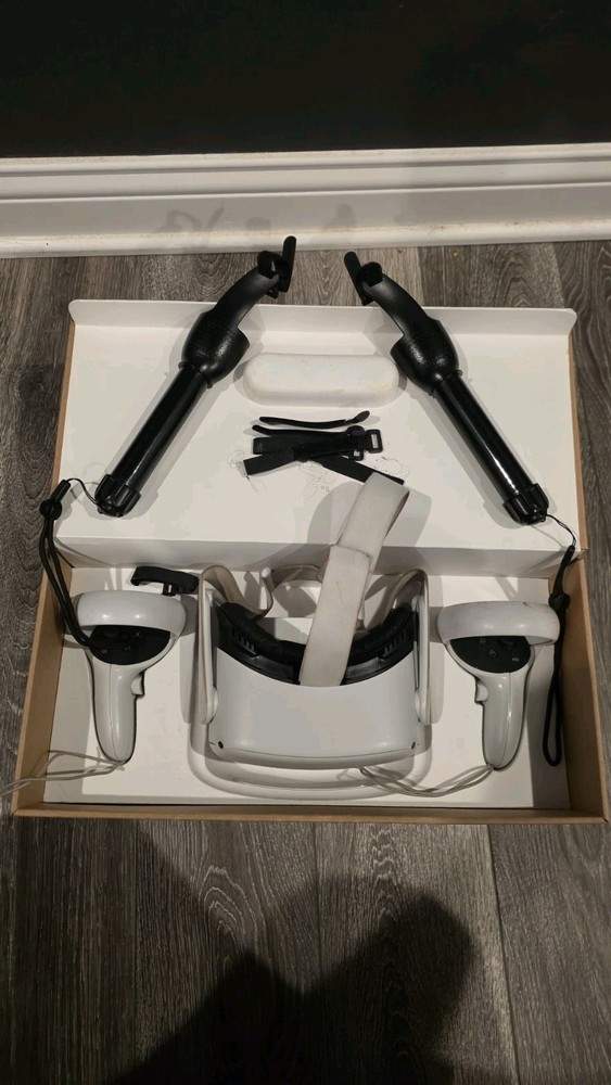 Meta Oculus Quest 2 With Controllers And Extenders - White