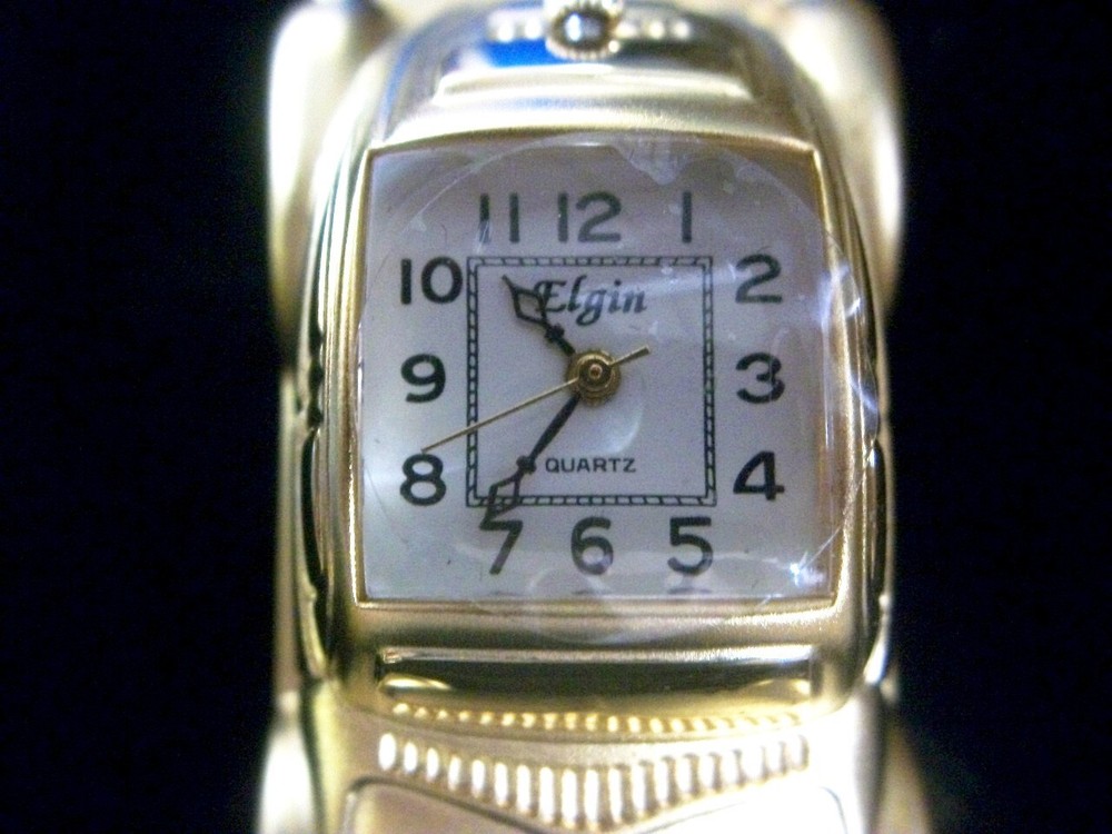 New Elgin Beetle Analog Clock - Gold
