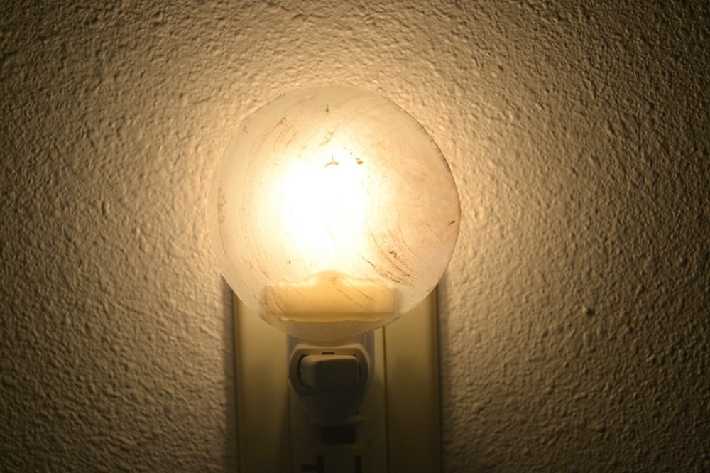 WHITE CAPIZ SEA SHELL NIGHT LIGHT #T-4088