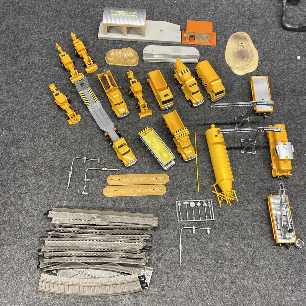 New Ray Construction Set With Train