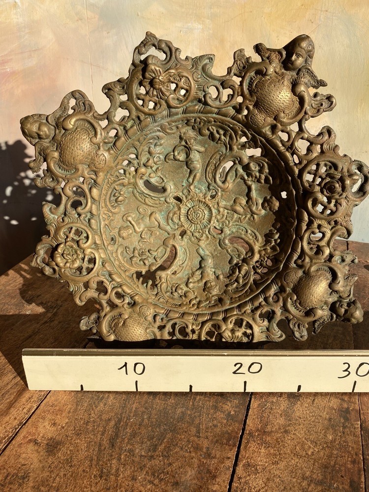 centerpiece stand ornament