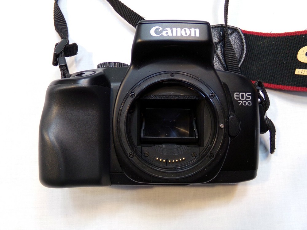 Canon EOS 700 - Camera