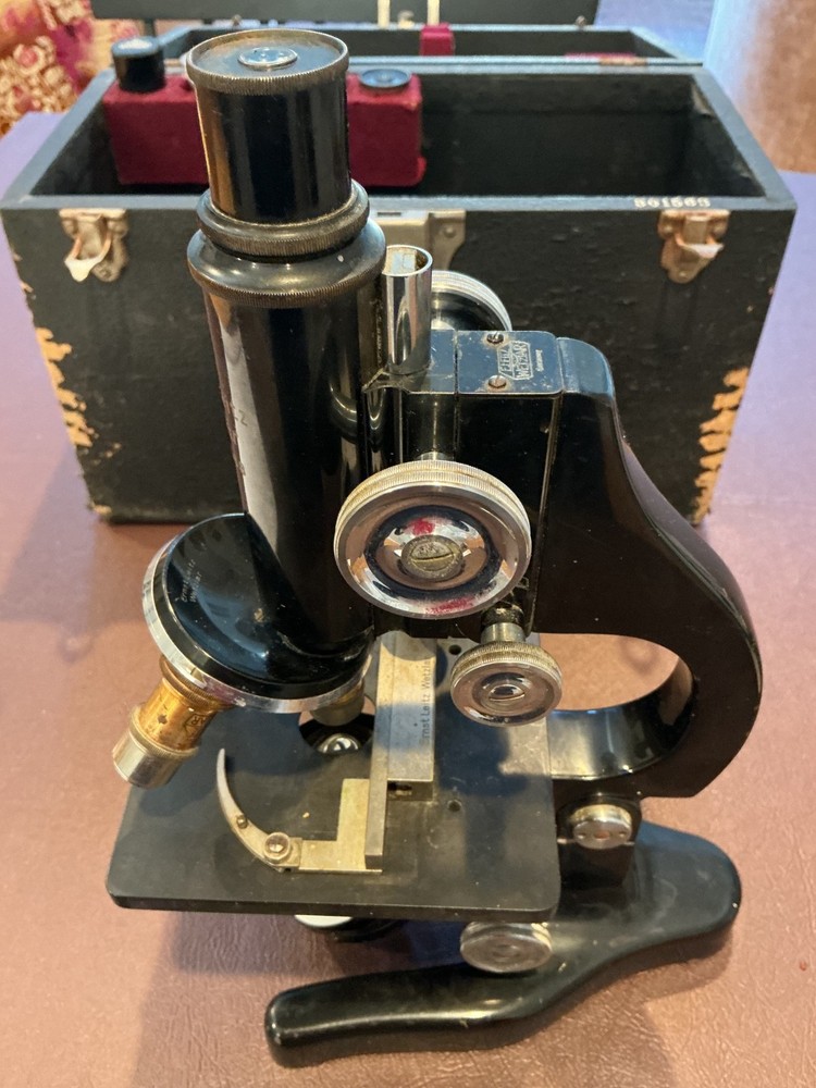 ERNST LEITZ MICROSCOPE WITH 3 OBJECTIVES AND CASE.
