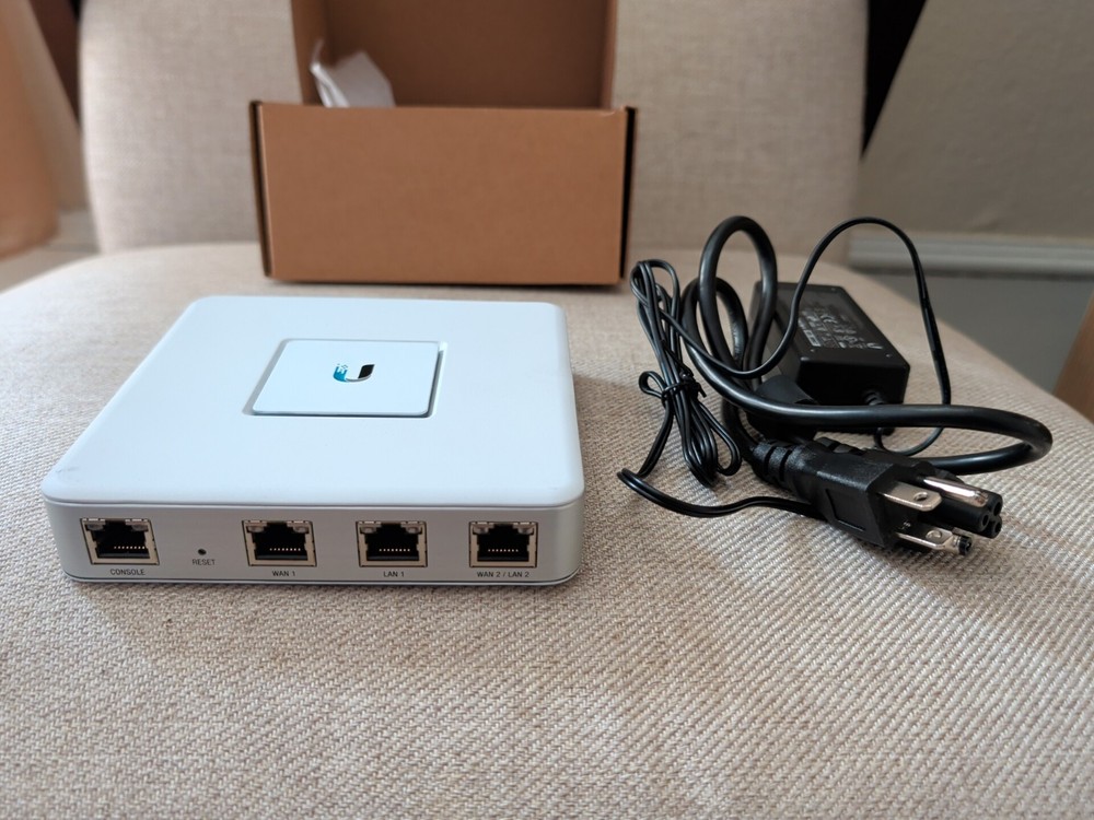 Ubiquiti Networks UniFi Security Gateway - White (USG)