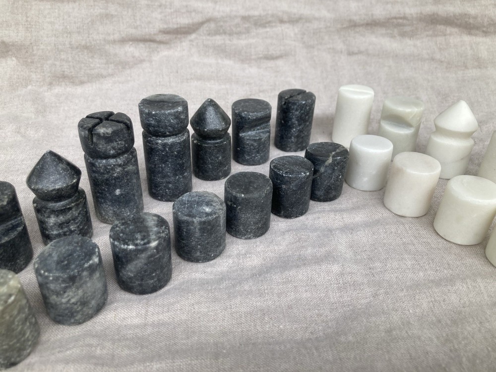 Solid Marble Chess Set Cylinder Shaped Black & White Pieces