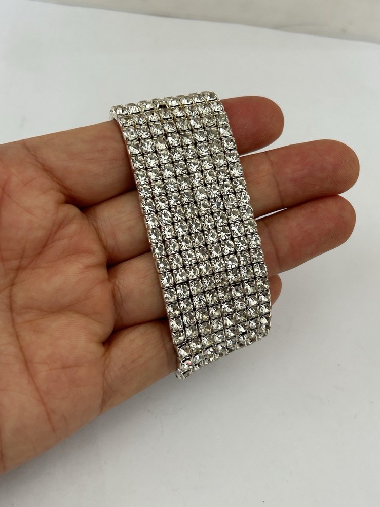 Silvertone Rhinestone Stretch Bracelet Size Small B18