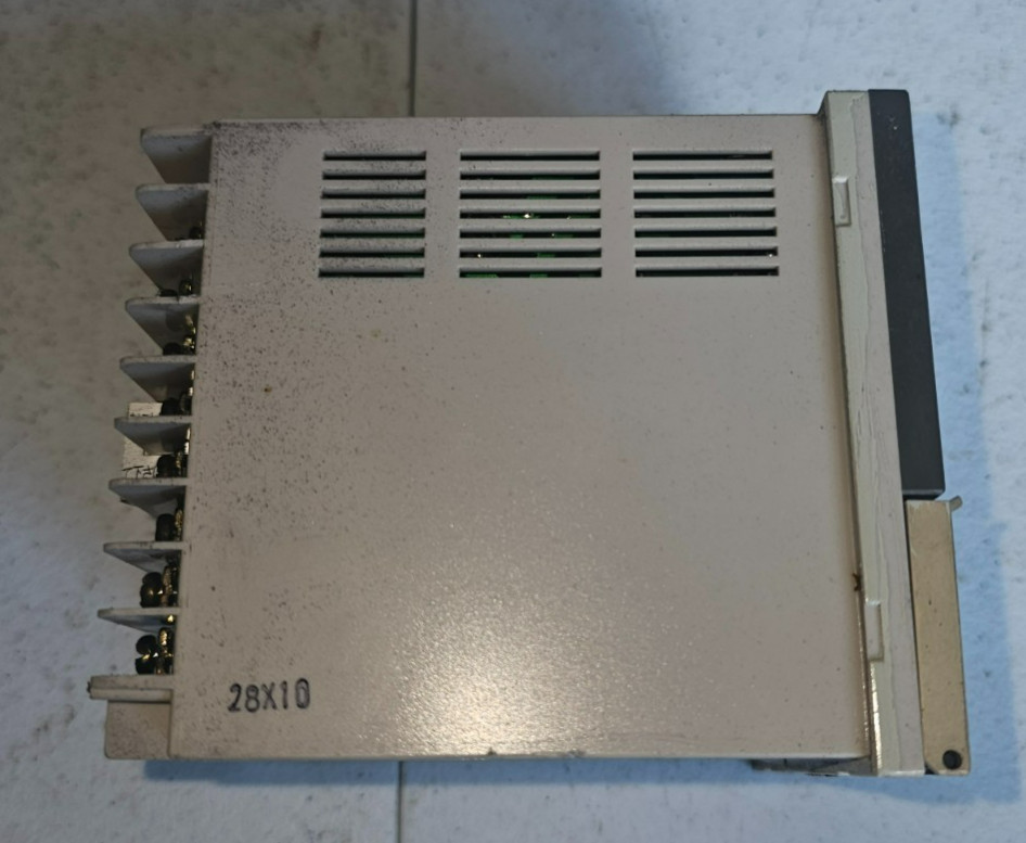 Omron E5AX-A Temperature Controller 100-240 VAC 15 VA