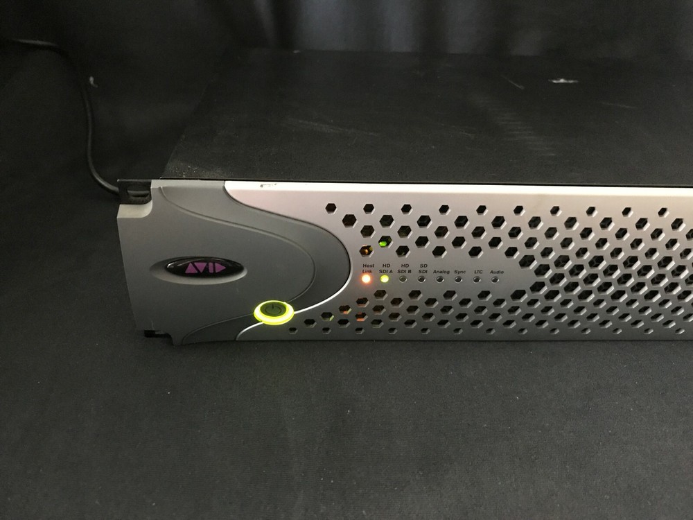 Avid Nitris DX 7020-30008-04 Media Composer powers on no cables