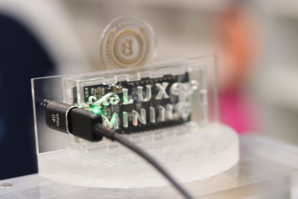 Bitcoin Solo Miner – Wi-Fi | Plug & Play | Low Power | Easy Setup