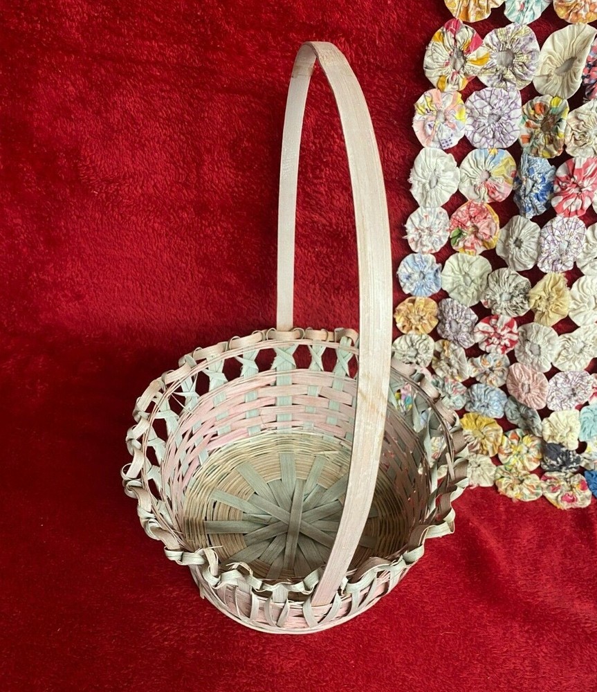 Pastel Basket with Curly Edge Design