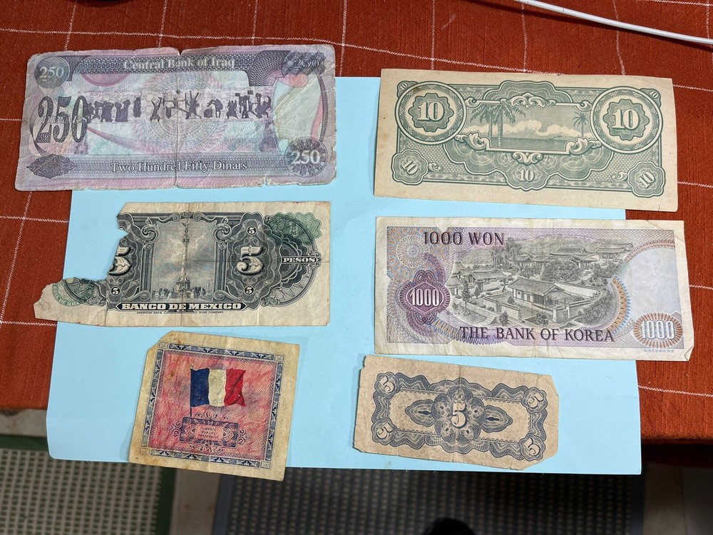 World Foreign 6 Banknotes Lot